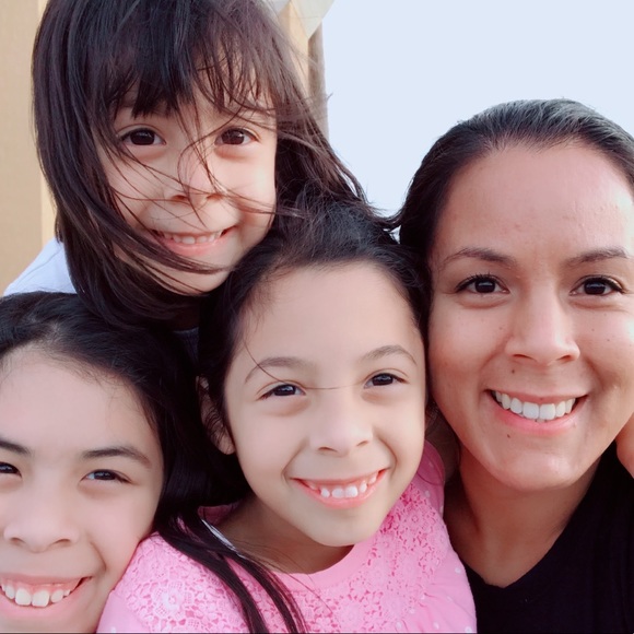 Meet your Posher, Deborah - Picture 2 of 4